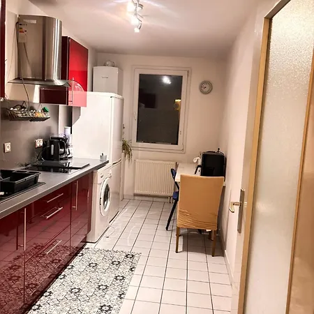 ホームステイ Room Strasbourg ストラスブール